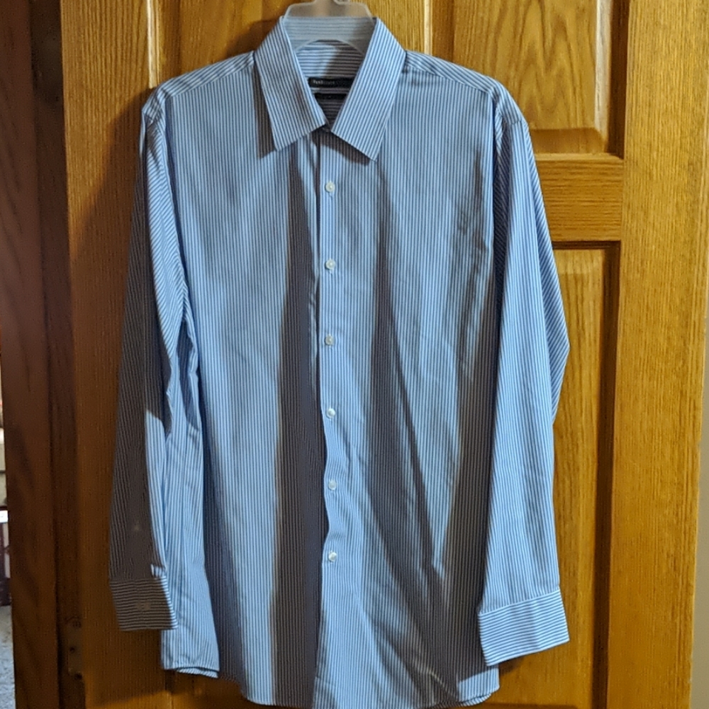Men's long sleeve dress shirt